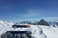 挪威滑雪选手再获金牌，表现稳定，挪威队滑雪服